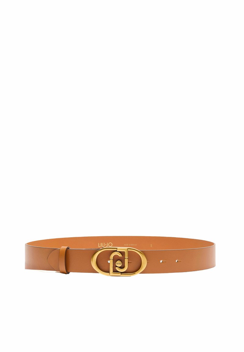 Tan læderbælte med en bred, glat rem. Har en guld, cirkulær spænde med logo-accenter. Fem huller til justerbar størrelse.