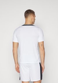 Nike Performance STRIKE TOP - Spordi T-särk - white/iron grey/black