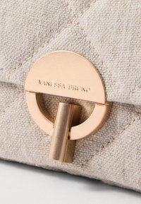 Vanessa Bruno NANO MOON - Olkalaukku - sable