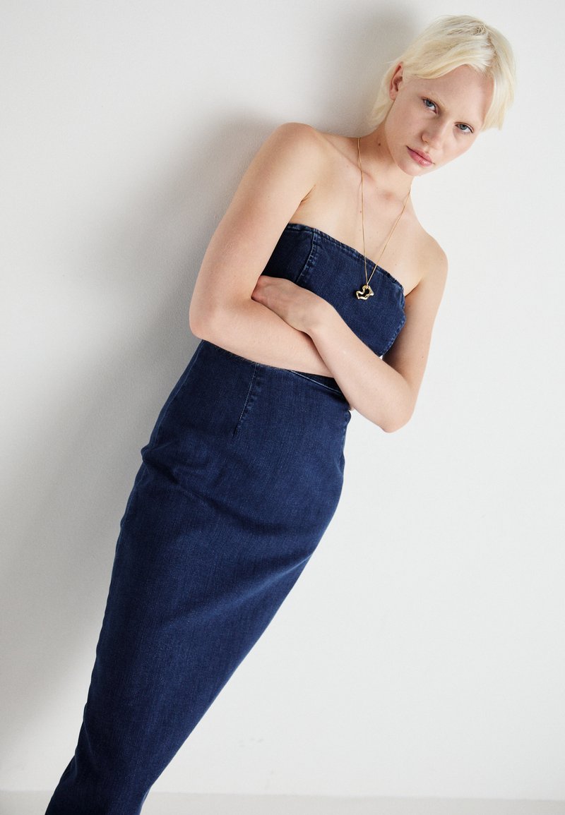 GAP STRAPLESS MIDI - Denim dress - medium wash/blue denim - Zalando.ie GAP STRAPLESS MIDI - Denim dress - medium wash/blue denim - Zalando.ie