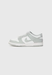 Δεν επιλέχθηκε, white/light smoke grey