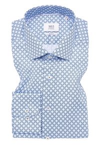 Camicia slim fit button-up di colore azzurro chiaro con un motivo geometrico in blu scuro e nero. Presenta un colletto classico e una tasca singola.