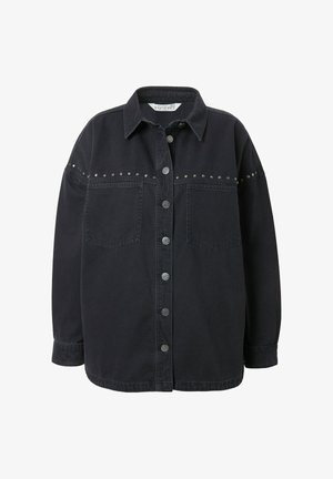 Veste chemise en denim noir avec des clous argentés le long des épaules, deux poches poitrine et un design à boutons sur le devant. Manches longues, coupe décontractée.
