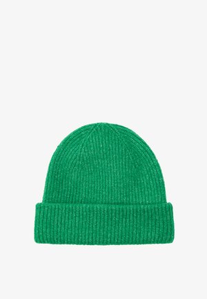 Zielona dzianinowa czapka typu beanie z prążkowanym wzorem, zakończona podwijanym mankietem. Wykonana z miękkiej, teksturowanej włóczki zapewniającej ciepło i komfort.