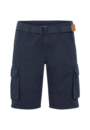 Marineblå cargo shorts med flere lommer og et matchende bælte med en metalspænde og en lille brun lap.