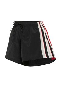 Crne kratke hlače s elastičnim pojasom i vezicom. Sa bočnim vertikalnim prugama u crvenoj, bijeloj i crnoj boji. Lagani materijal.