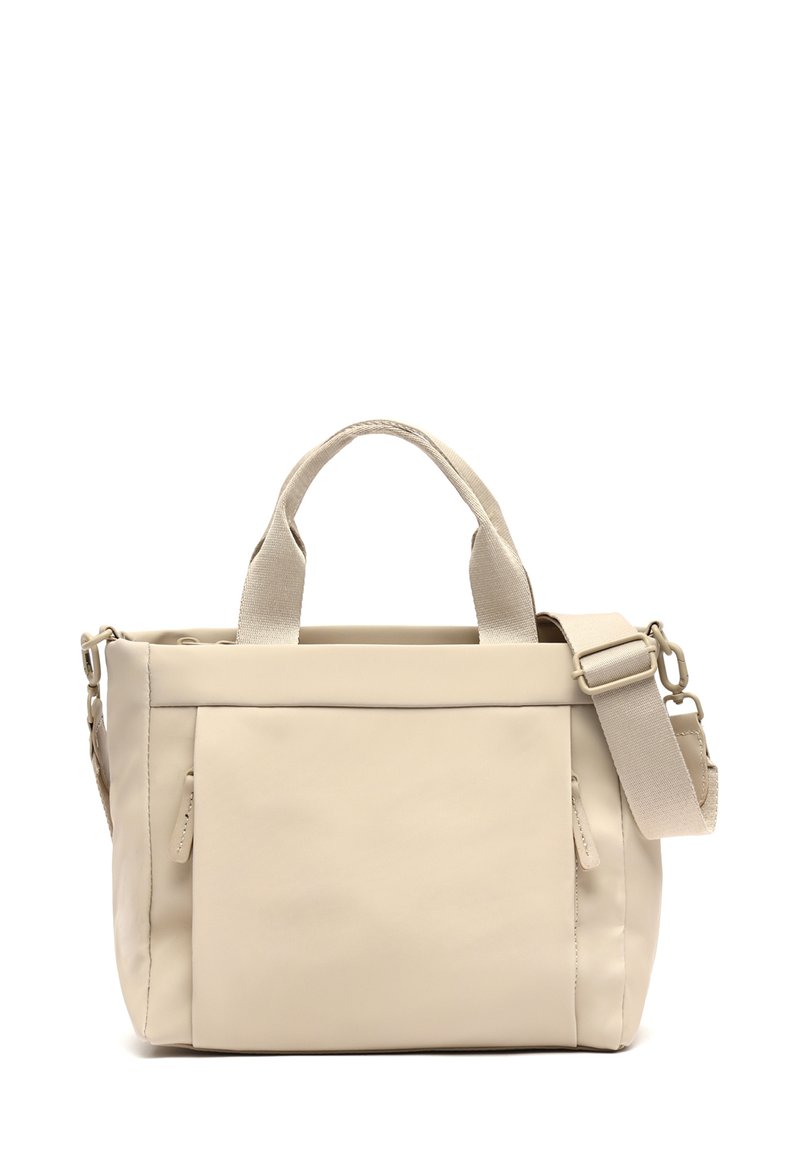 Beige tote-väska i mjukt material, med dubbla handtag upptill, en avtagbar rem och en framficka med dragkedja. Minimalistisk design.