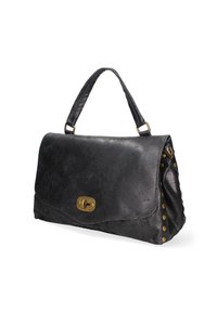 Zwarte neplederen handtas met een vouw-over ontwerp, gouden sluiting en decoratieve metalen studs langs de randen.