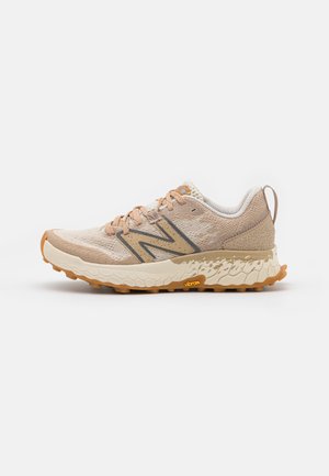 FRESH FOAM HIERRO - Scarpe da trail running - calm taupe