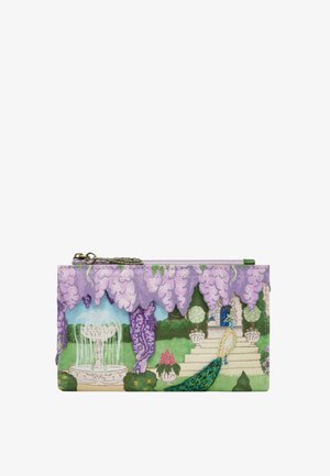 Astuccio rettangolare con cerniera, raffigurante una scena di giardino con glicine viola, una fontana bianca, scalini e un pavone con piume verdi e blu.