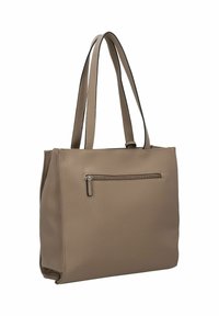 Borsa tote in pelle beige con due lunghe maniglie, superficie texture e tasca frontale con zip. Forma quadrata con linee pulite e dettagli minimi.