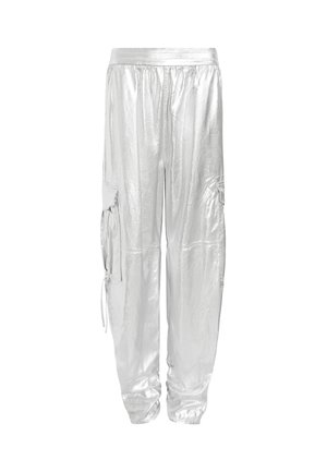 Pantaloni cargo argento con una finitura metallica brillante. Progettati con una vita elasticizzata e due tasche laterali per funzionalità.