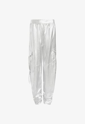 Pantaloni cargo argintii cu finisaj metallic strălucitor. Proiectați cu o talie elastică și două buzunare laterale pentru funcționalitate.