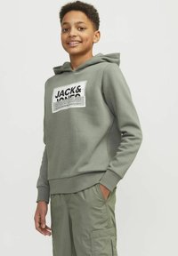 Jack & Jones Junior GEDRUCKT - Džemperis ar kapuci - agave green