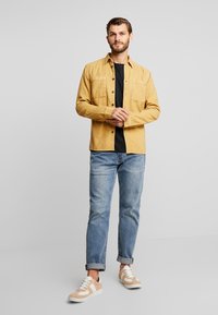 Solid SDGAYLIN - Pamata T-krekls - black