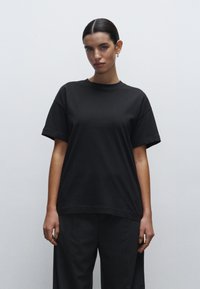 Henry Tiger TRUE BLANKS - CONTEMPORARY OVERSIZED - Jednoduché tričko - black