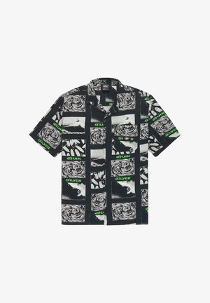 Černá košile s krátkým rukávem s kolážovým vzorem točivých a texturovaných obrazů, doplněná zelenými nápisy značky. Design s límečkem na knoflíky.