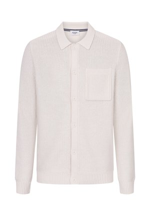 Hellbeige gestrickter Strickjacke mit langen Ärmeln, Knopfleiste vorne, gerippten Bündchen und Saum, einem Kragen und einer Brusttasche mit Aufnäher.