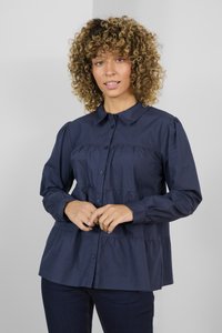Marineblaues Hemd mit Knopfleiste und einem gestuften, gerafften Design, featuring langen Ärmeln und klassischem Kragen, aus glattem Stoff gefertigt.