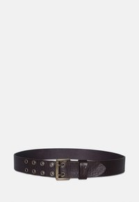 Ceinture en cuir marron avec une finition texturée, dotée d'une boucle en métal et de plusieurs trous de grommet pour un ajustement de la taille.
