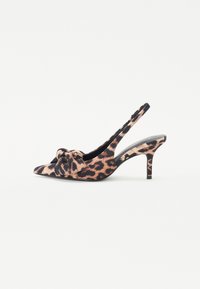 Leopardmønstrede slingback-hæle med spidse tæer, en pyntesløjfe foran og en slank høj hæl, lavet af blødt tekstilmateriale.