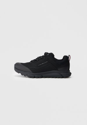 OUTDOOR RUNNER LOW - Sneakers - black