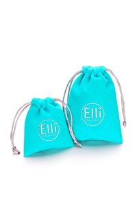 Sacchetti di stoffa turchesi per gioielli con chiusure a cordoncino argentato. Un sacchetto è leggermente più grande dell'altro. Logo "Elli" stampato sul fronte.