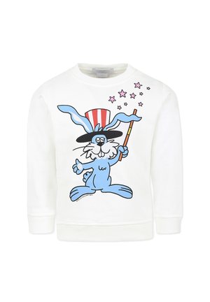 Felpa bianca con un coniglio blu a cartoni animati che indossa un cappello nero e un cilindro a righe rosse, mentre tiene in mano una bacchetta magica con stelle rosa.