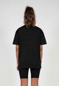 MJ Gonzales PAISLEY HEAVY OVERSIZED TEE - Triko s potiskem - black