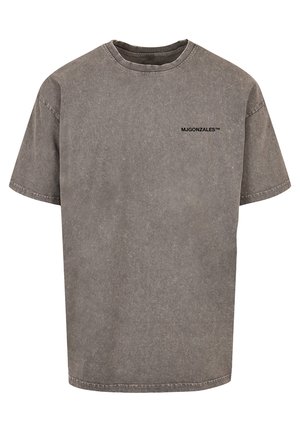 Grijze oversized t-shirt van katoen met een verouderde afwerking. Heeft een ronde halslijn en een klein zwart logo op de borst.