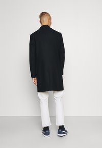Isaac Dewhirst Cappotto classico - dark blue