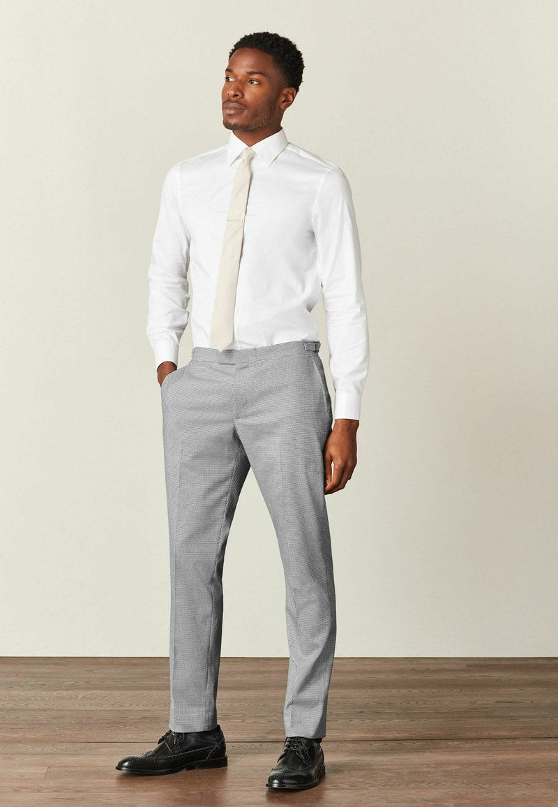 Next PUPPYTOOTH MORNING - Hlače za moške obleke - black