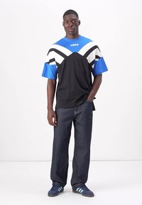 adidas Originals CUTLINE TEE UNISEX - Print T-shirt - black/blue