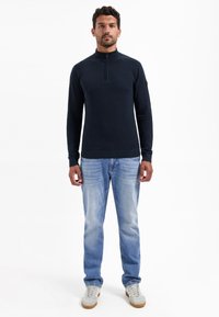 NO EXCESS HALF PLATED STRUCTURE  - Trui - night