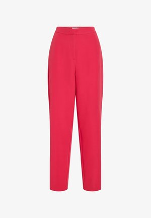 Világos rózsaszín, testre szabott, magas derekú nadrág egyenes szárú szabással és rejtett elülső záródással, fehér háttéren kiállítva.