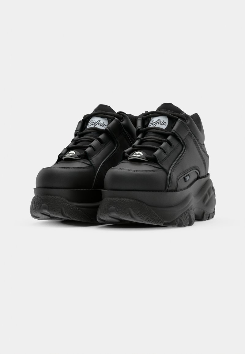 Buffalo Trainers black