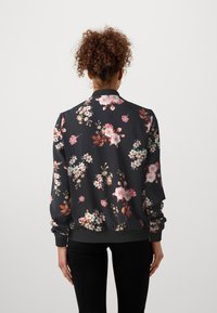 Vero Moda Tall Bomber bunda - black