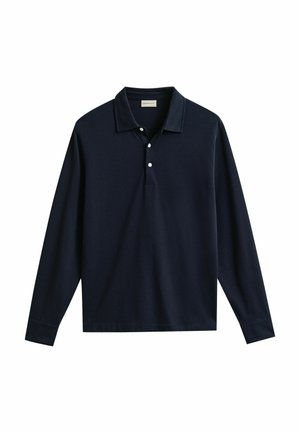 Marineblauwe lange mouwen polo met een kraag en drie witte knopen op de klep.