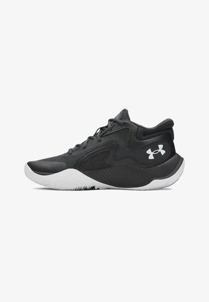 Schwarze Sportschuhe mit einem Obermaterial aus Netzstoff, gepolstertem Kragen und weißer Gummisohle mit wellenförmigem Profil. Logo auf der Seite sichtbar.