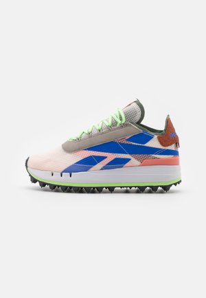 Reebok Classic LEGACY 83 - Sneakers basse - ceramic pink/boulder grey/twisted coral