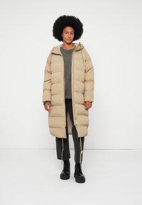 Tretorn ARCTIC PUFFER - Zimní kabát - dune