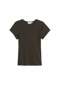 T-shirt à manches courtes vert foncé en tissu ribbed doux, avec un col rond et une coupe décontractée, présentant des détails de couture minimalistes.