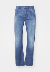 Lichtblauwe denim jeans met een rechte pijp, voorzien van een lichte vervaging, vijf zakken en een knoopsluiting bij de taille.
