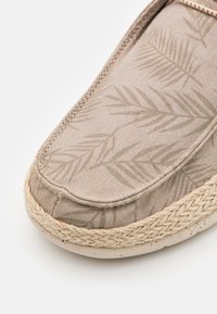Wrangler KOHALA TROPICAL - Espadrilles - sand