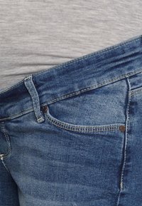 MAMALICIOUS Jeansshorts - light-blue denim