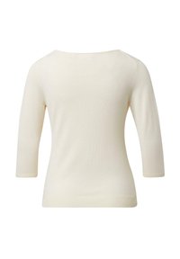 Jasnobeżowy sweter z rękawem do łokcia i okrągłym dekoltem. Gładka faktura, prążkowany dół oraz minimalne przeszycia na ramionach.