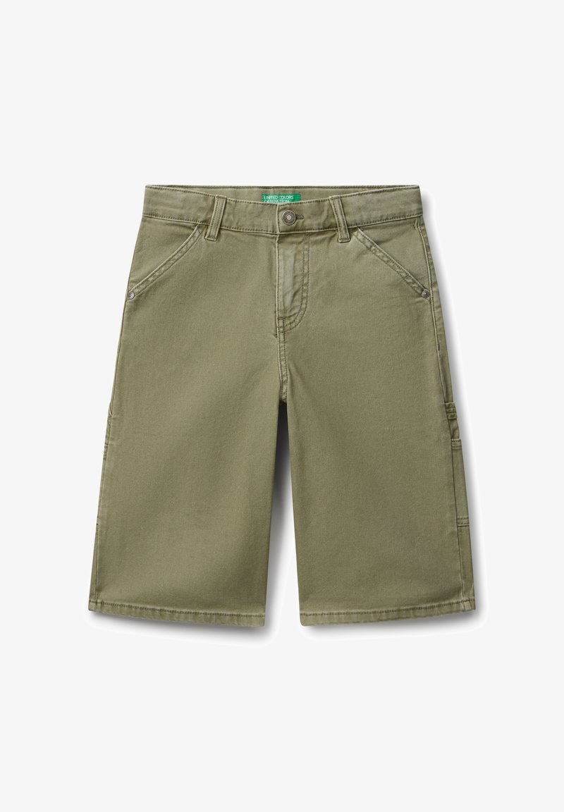 Oliwkowe szorty do kolan z zapięciem na guzik i zamek błyskawiczny, kieszeniami bocznymi, szlufkami na pasek i przeszyciami.