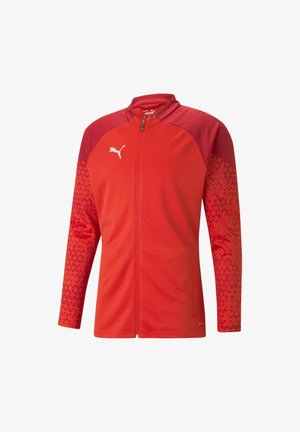 Rode jack heeft een volledige ritssluiting, een gestructureerde stof en een geometrisch patroon op de mouwen. Puma-logo in het wit op de borst. Comfortabele, atletische pasvorm.