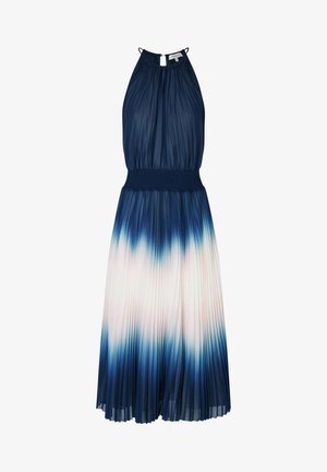 Ærmeløs halterneck kjole med tætsiddende talje, plisseret nederdel og gradientfarve, der går fra mørkeblå til hvid og lys pink.