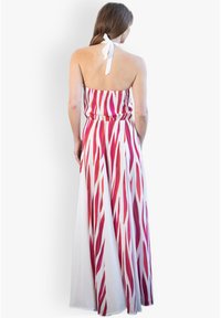 HotSquash HALTER NECK WITH CONTRAST PANELS - Maxi šaty - red on white mystic flames